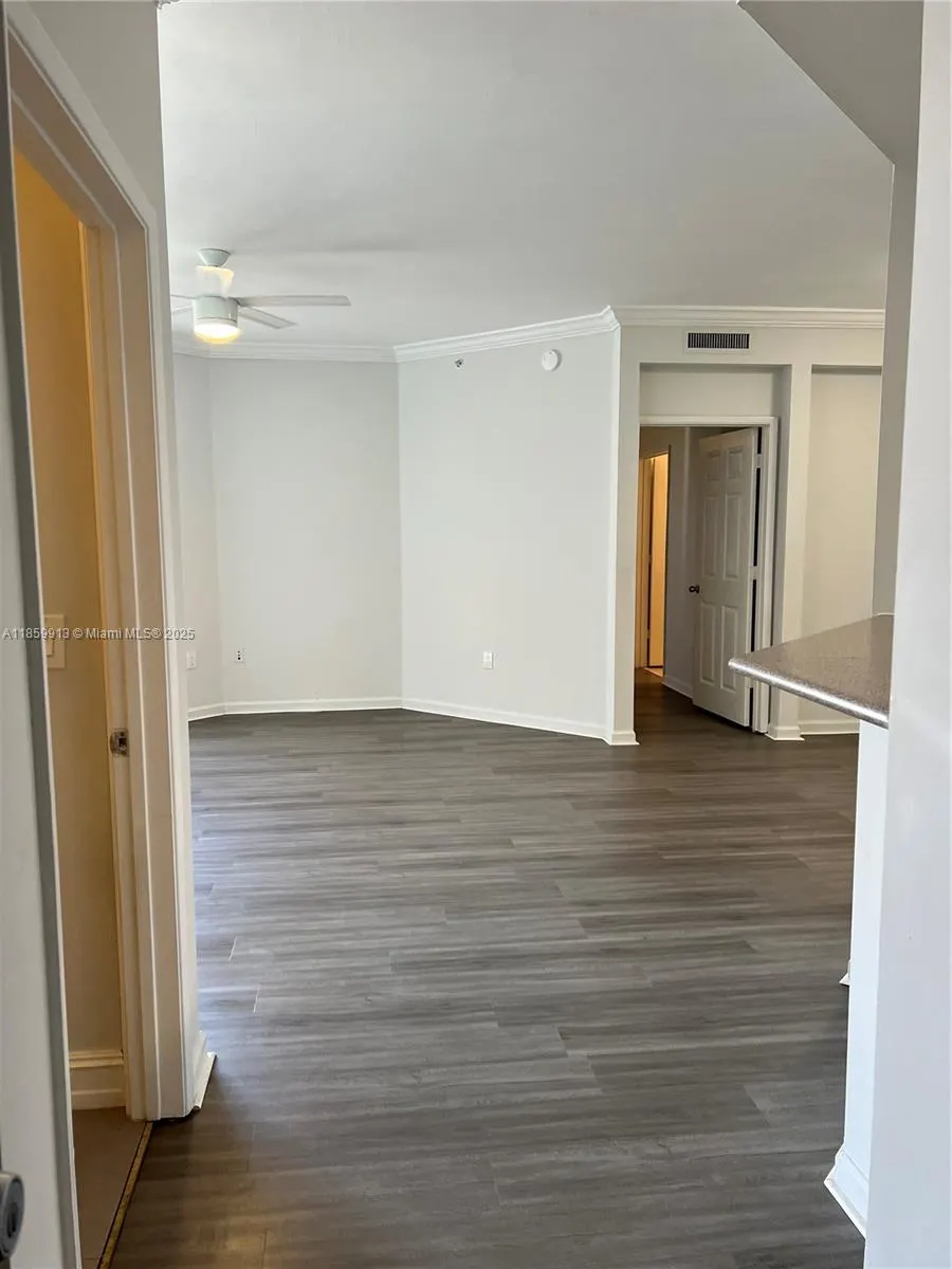 1919 Van Buren St, #818A