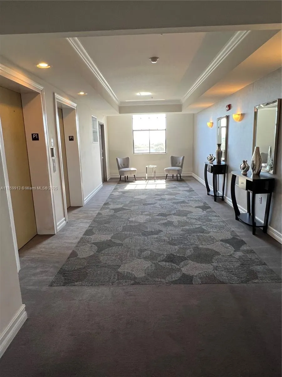 1919 Van Buren St, #818A