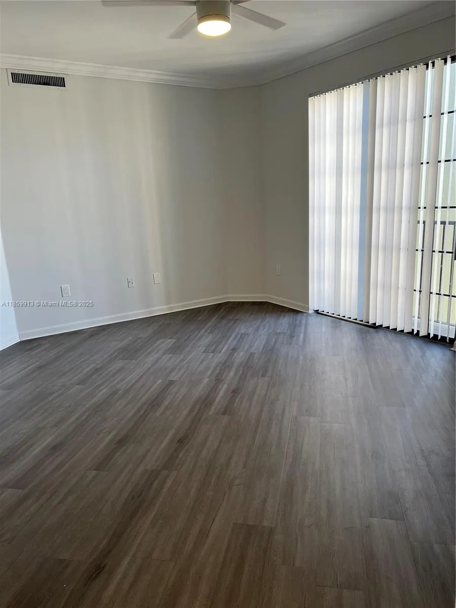 1919 Van Buren St, #818A