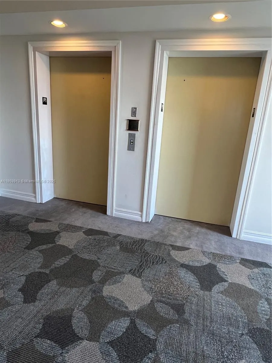 1919 Van Buren St, #818A