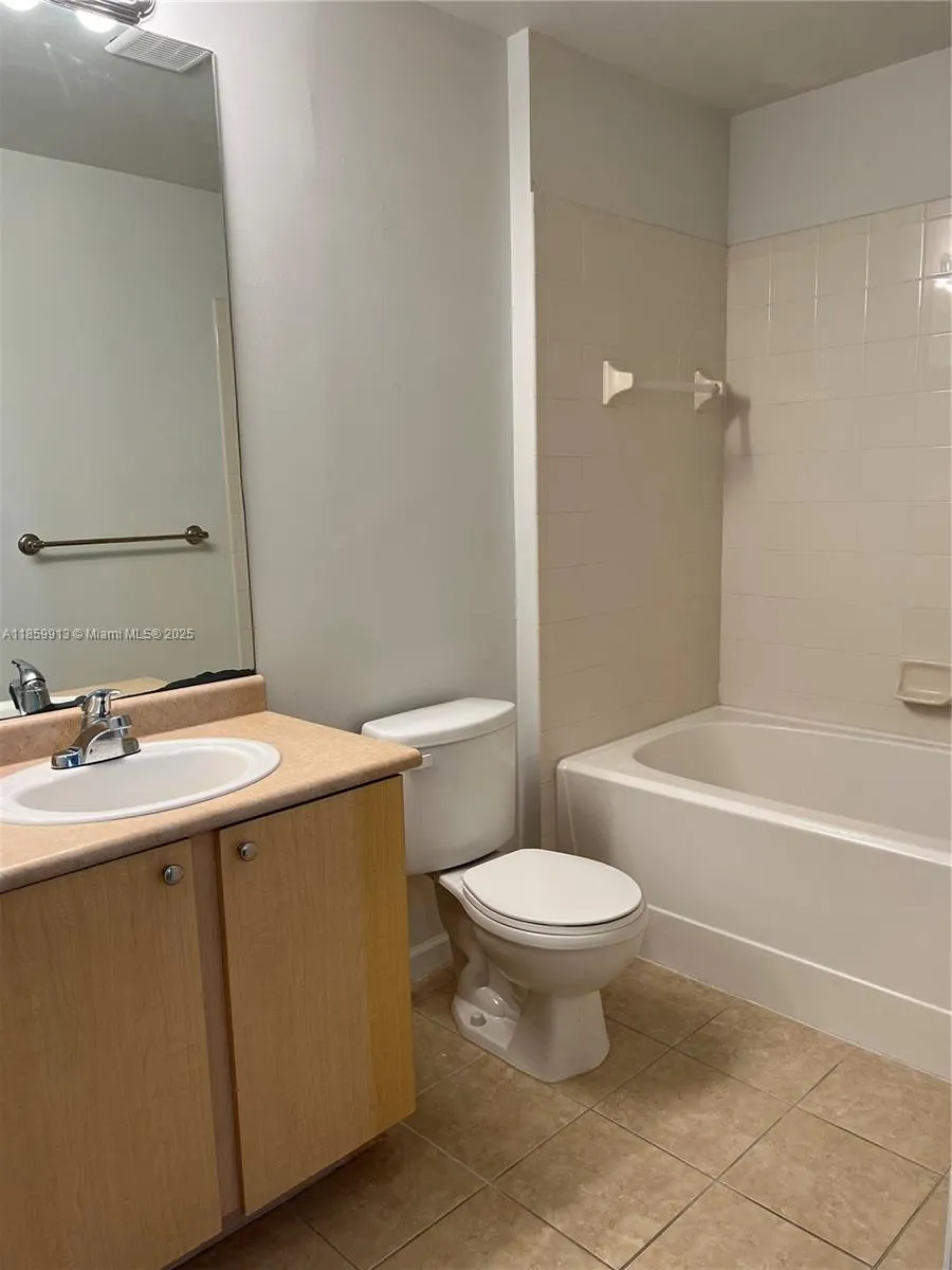 1919 Van Buren St, #818A