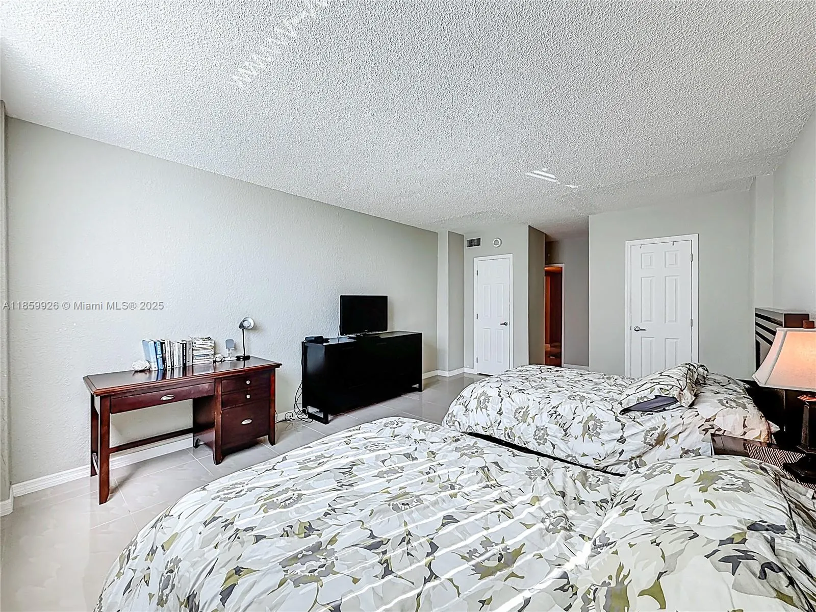 19380 Collins Ave, #308