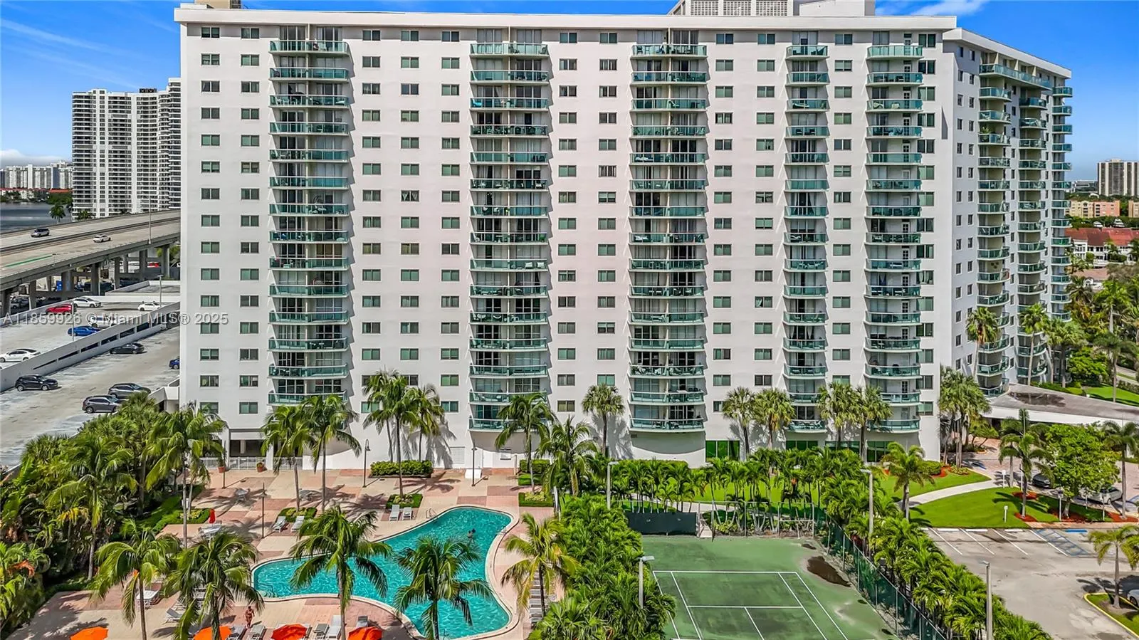 19380 Collins Ave, #308