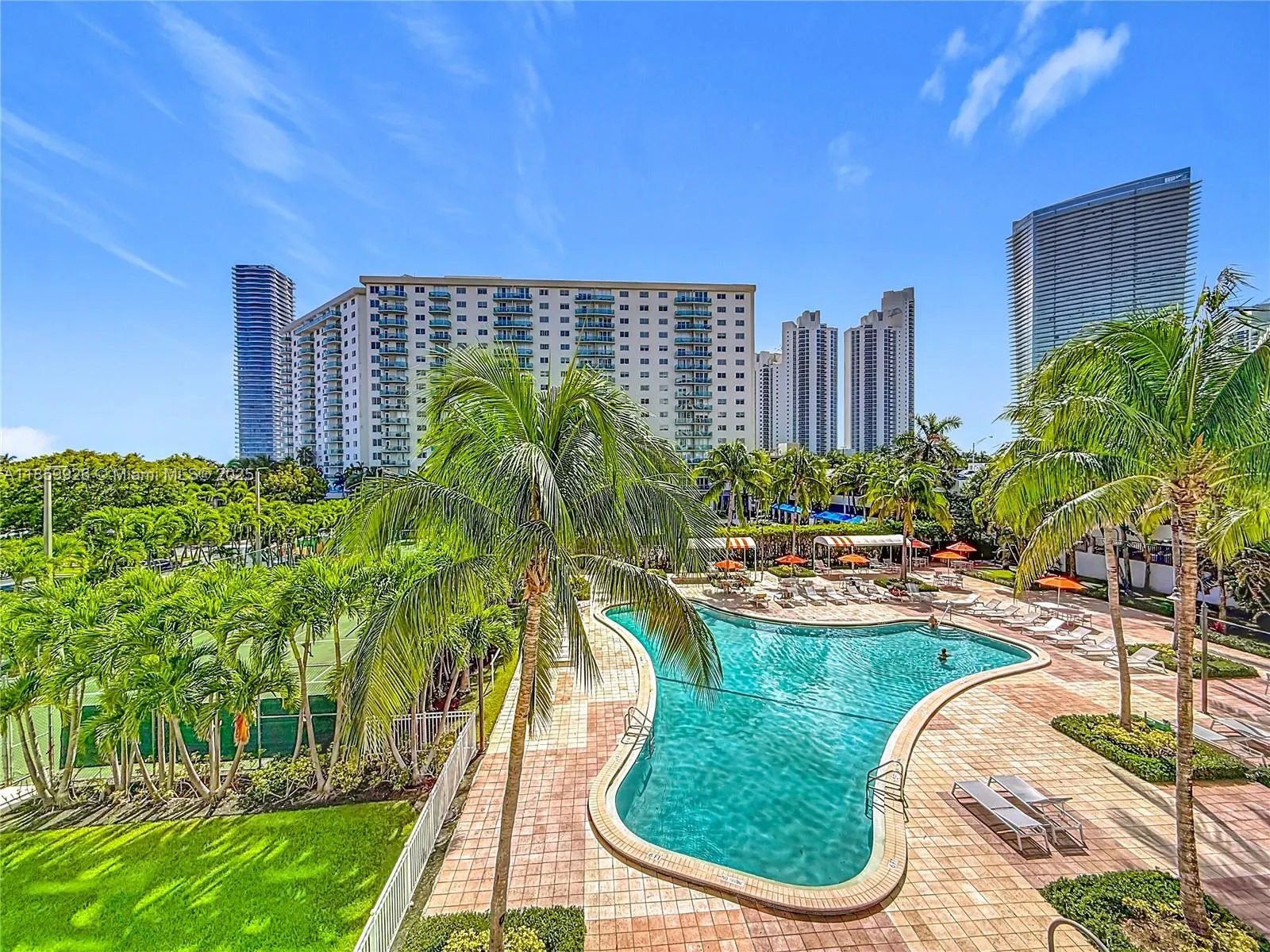 19380 Collins Ave, #308