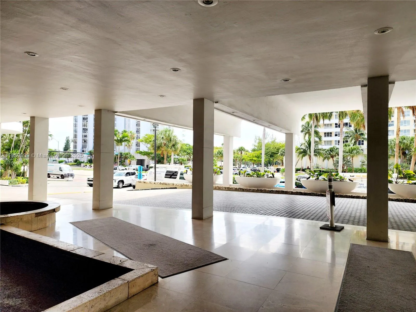 5555 Collins Ave, #9S