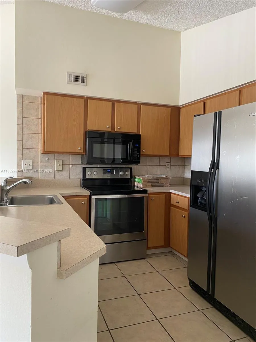 2445 SW 18th Ter, #805