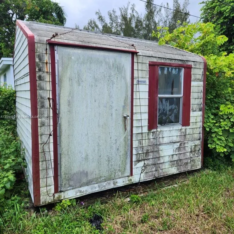1461 NW 2nd Ct