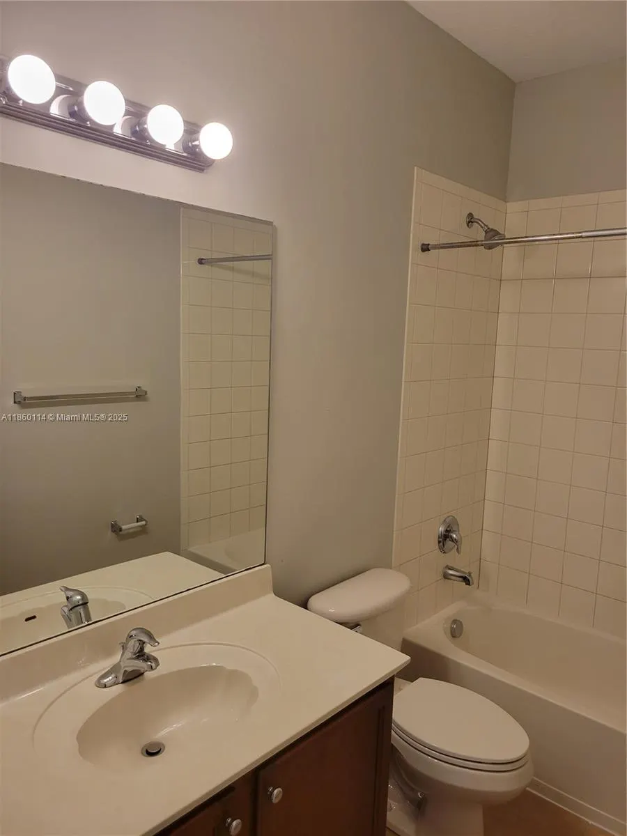 2851 W Prospect Rd, #405