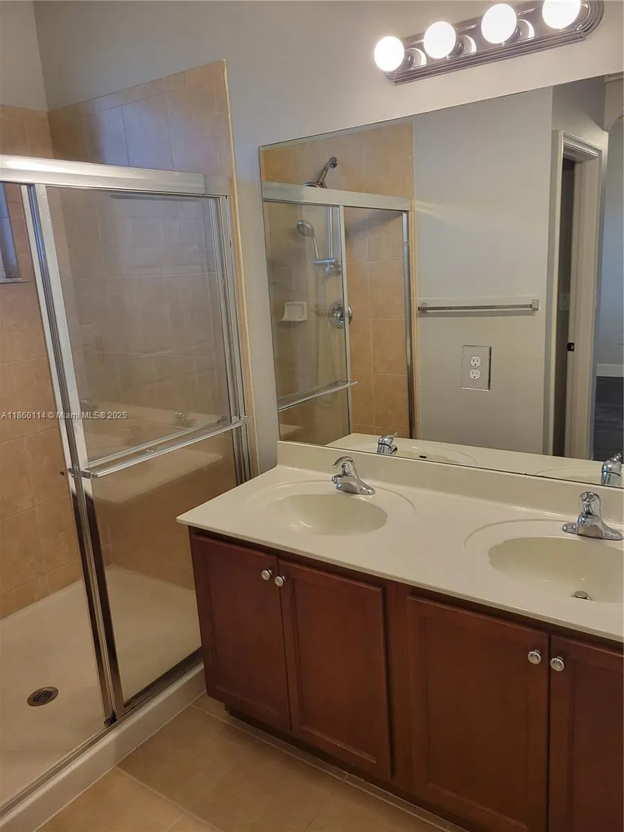 2851 W Prospect Rd, #405