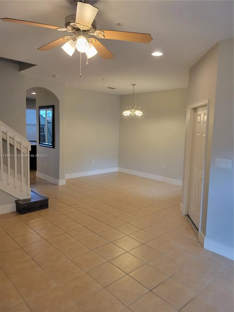 2851 W Prospect Rd, #405