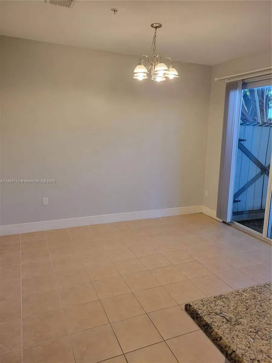 2851 W Prospect Rd, #405