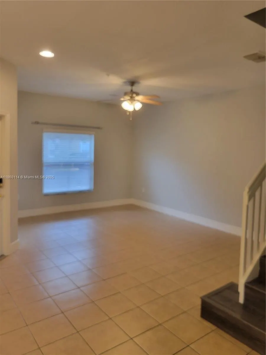 2851 W Prospect Rd, #405
