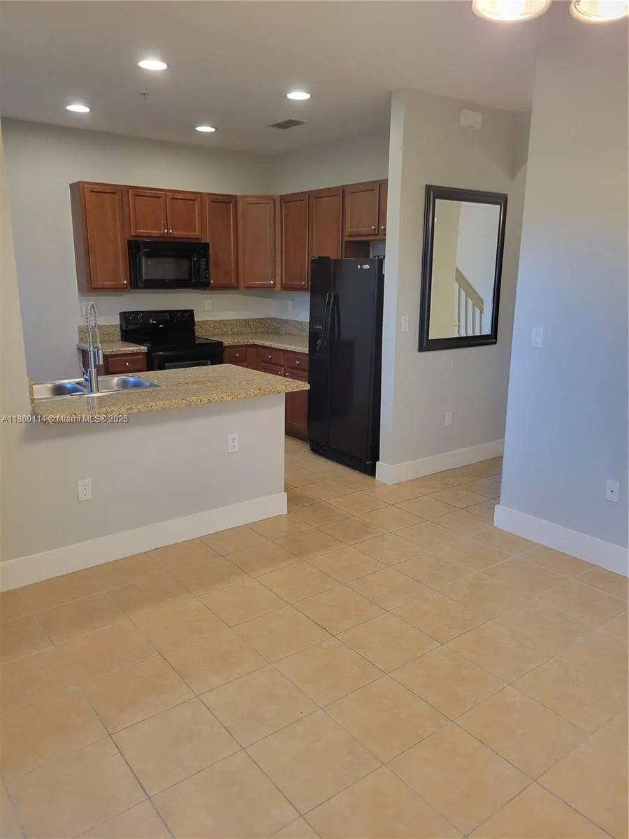 2851 W Prospect Rd, #405
