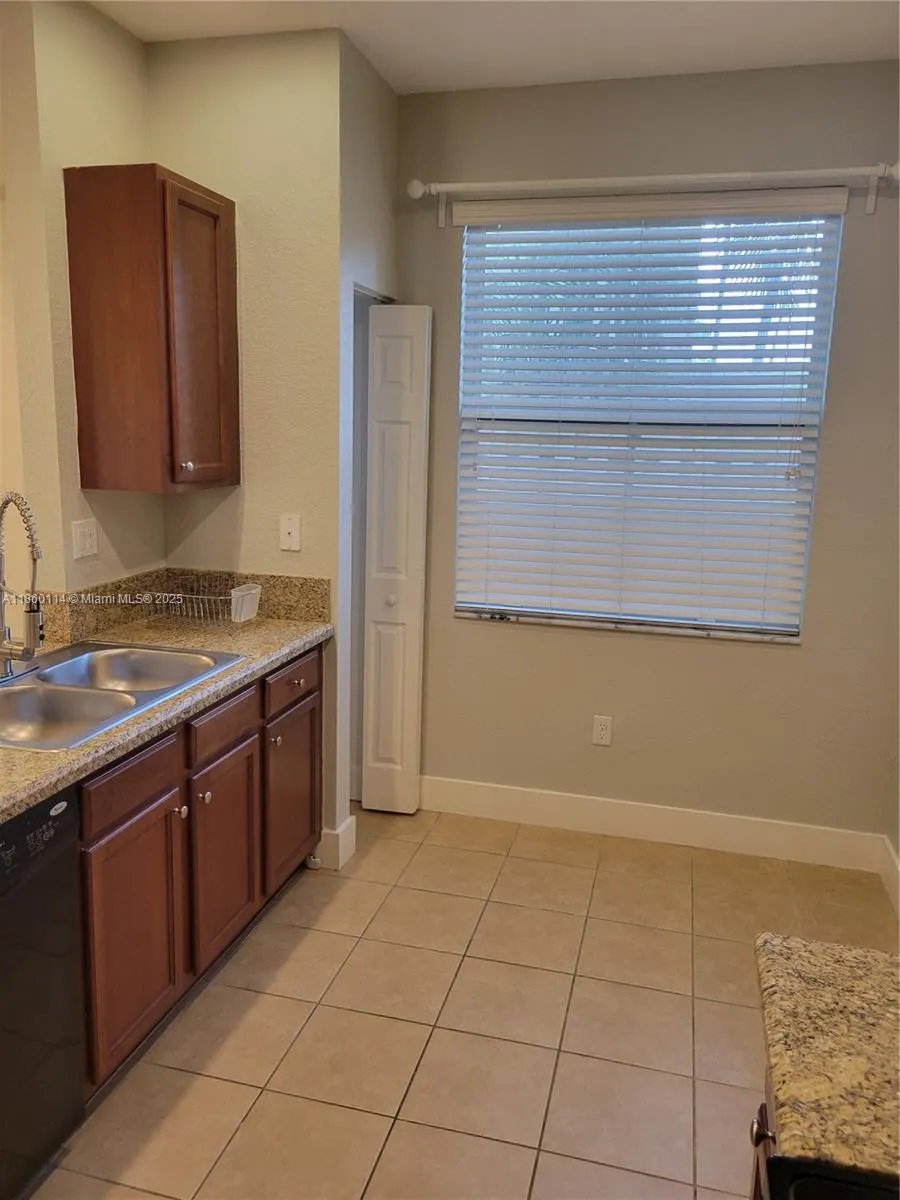 2851 W Prospect Rd, #405