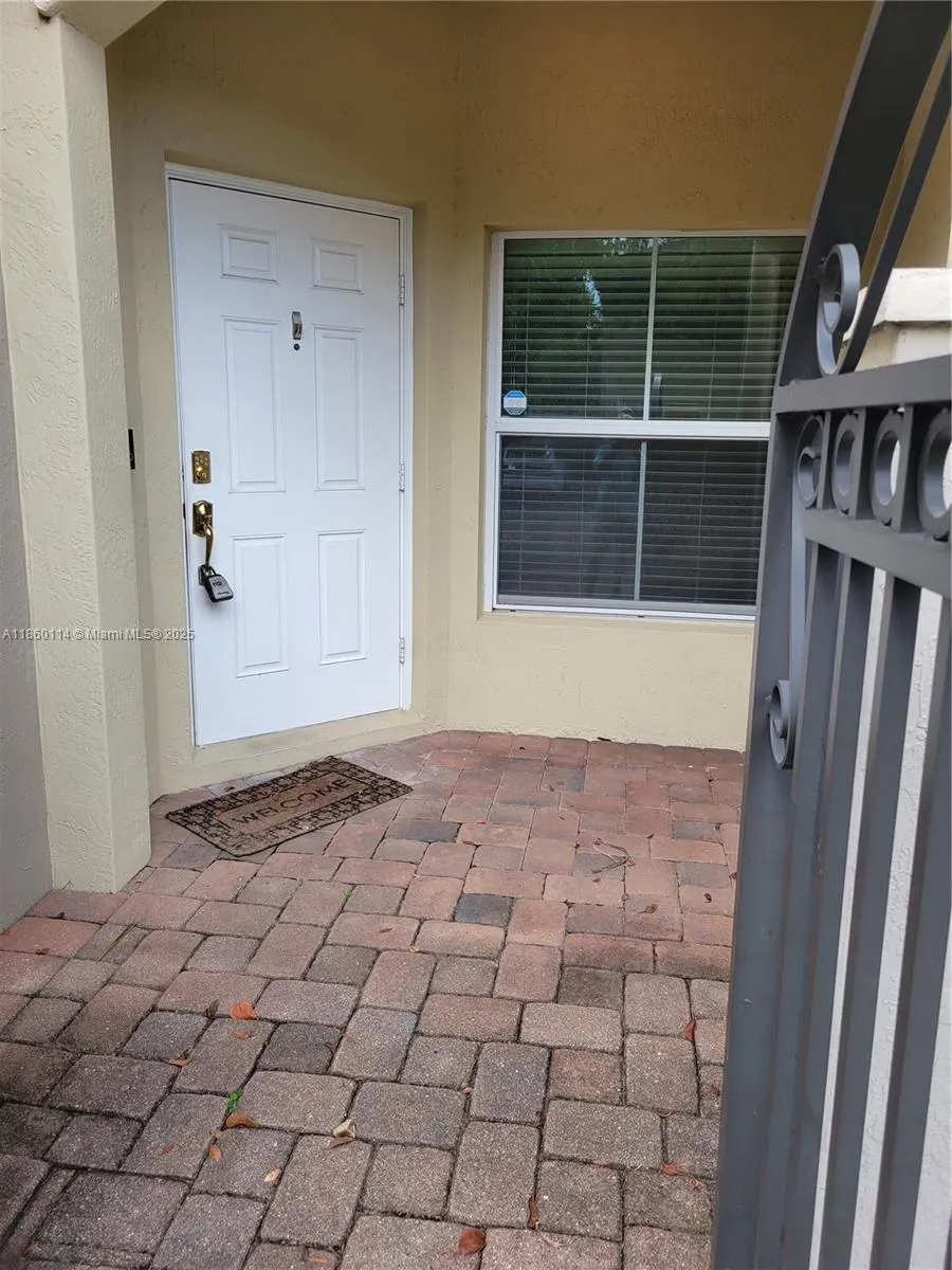 2851 W Prospect Rd, #405