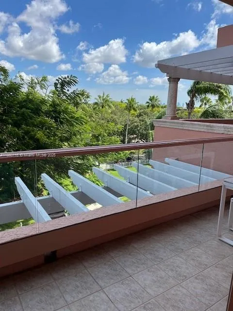 10 Edgewater Dr, #4H