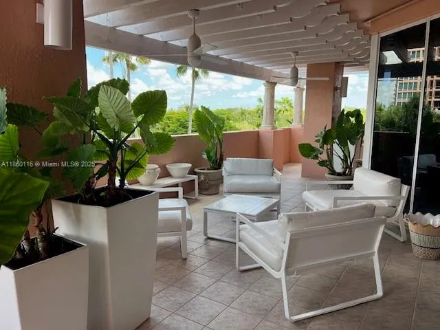 10 Edgewater Dr, #4H