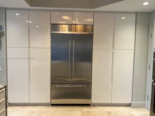 10 Edgewater Dr, #4H