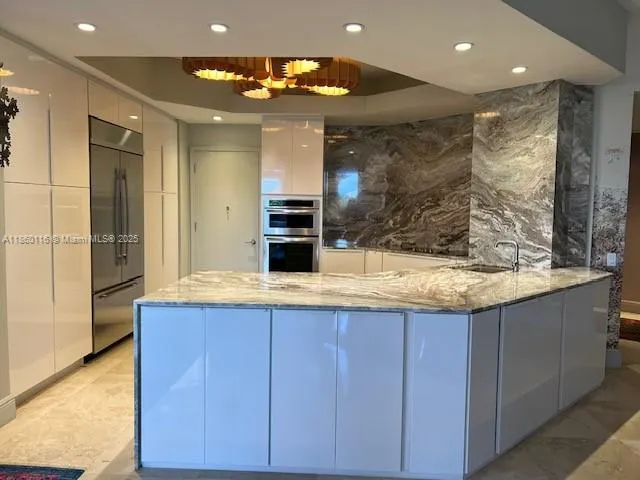 10 Edgewater Dr, #4H