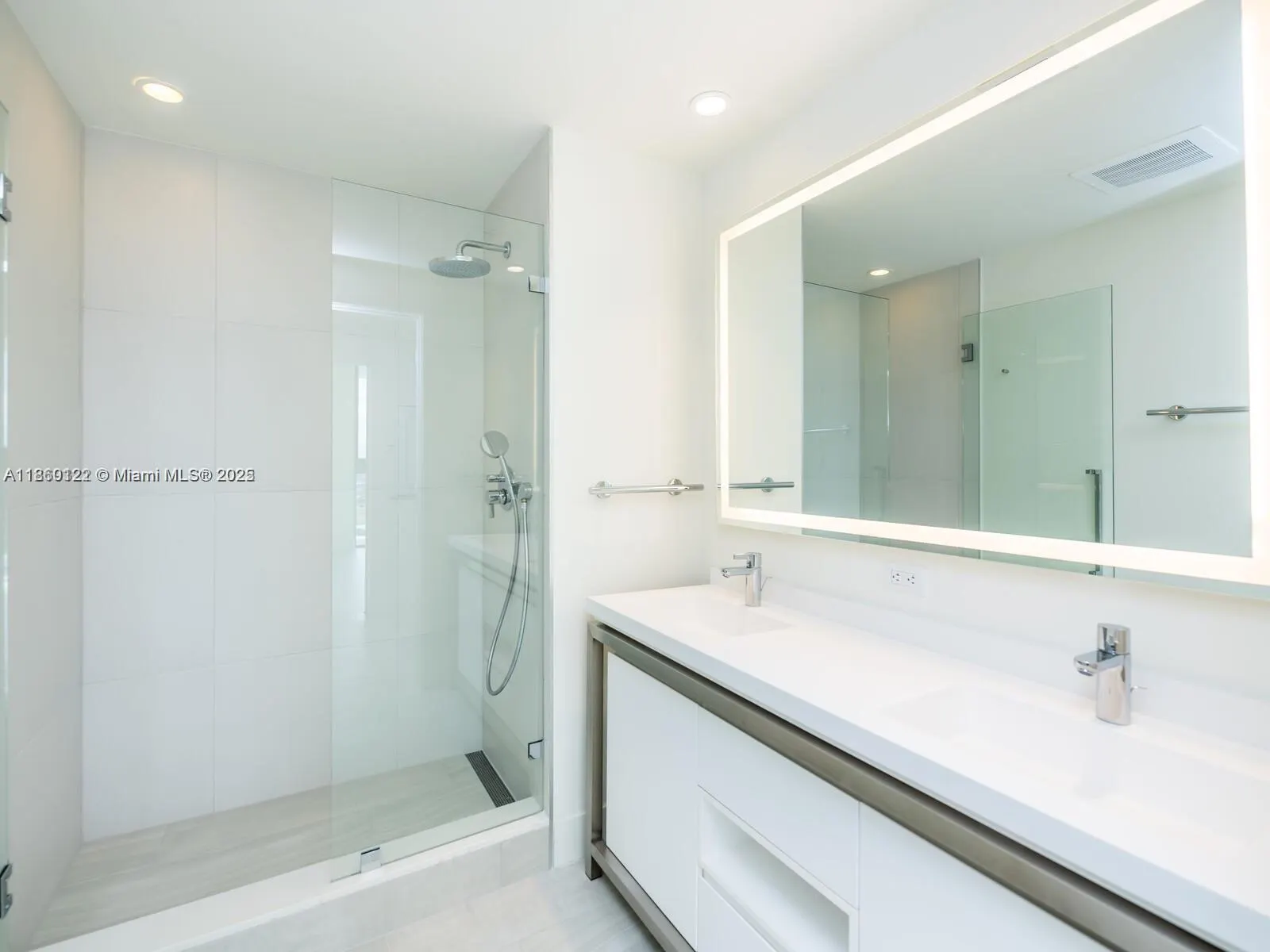 2000 Metropica Way, #2509