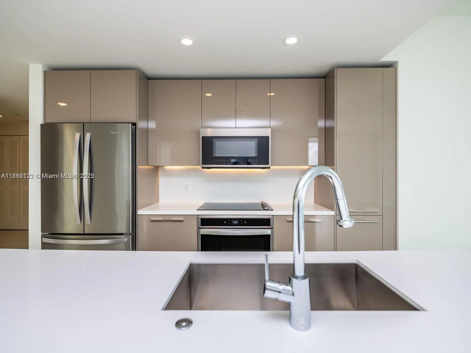 2000 Metropica Way, #2509