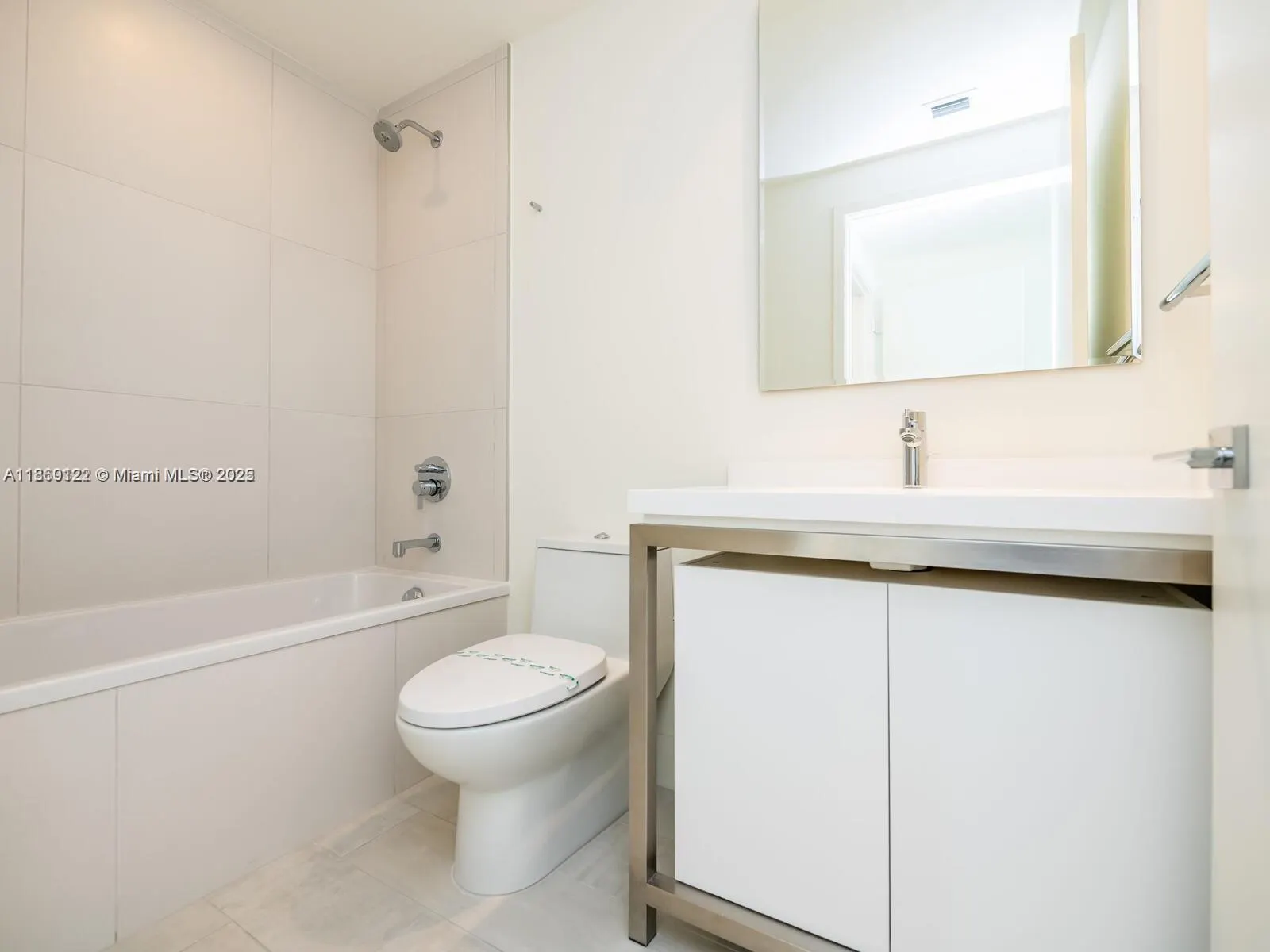 2000 Metropica Way, #2509