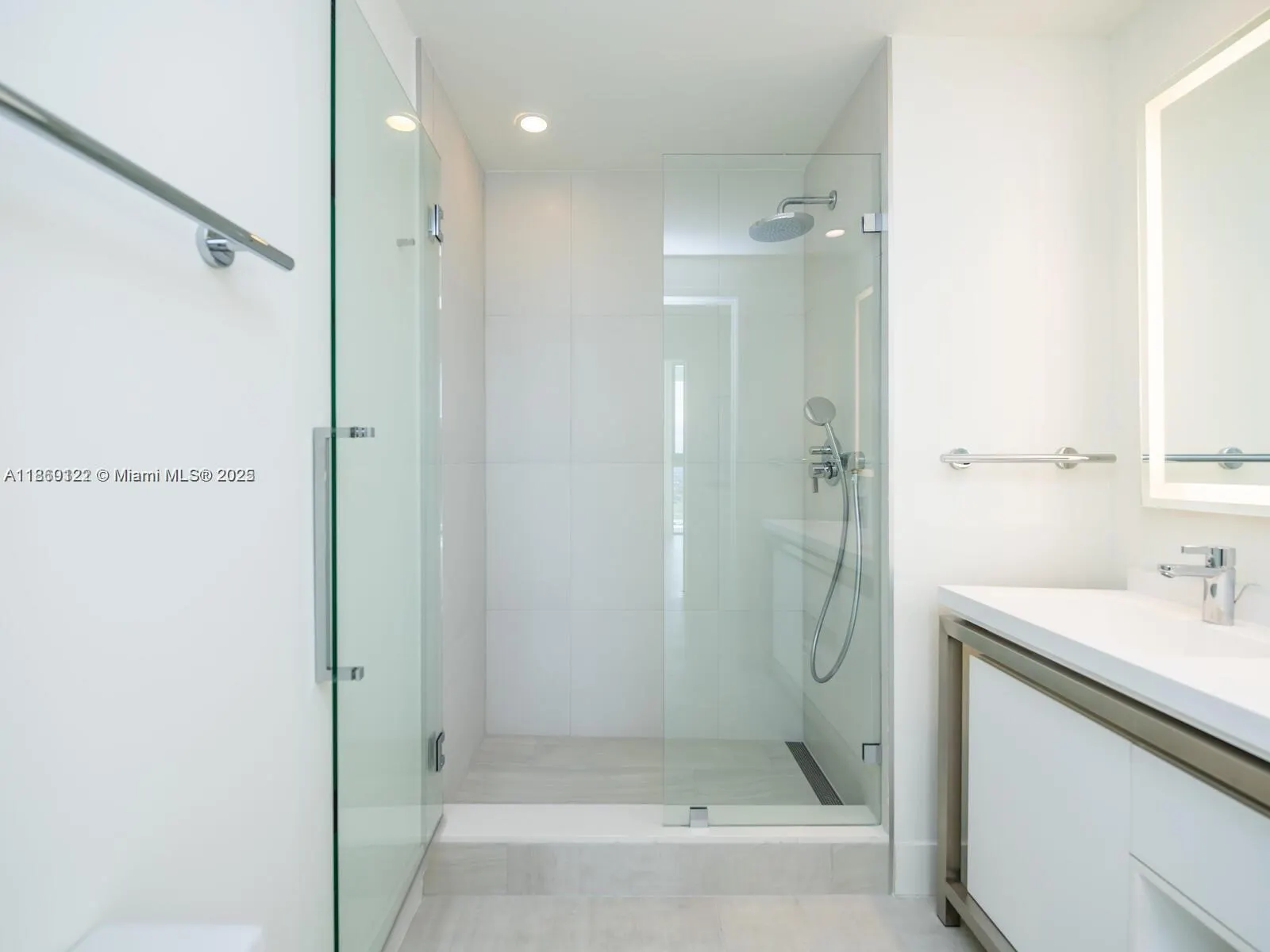 2000 Metropica Way, #2509