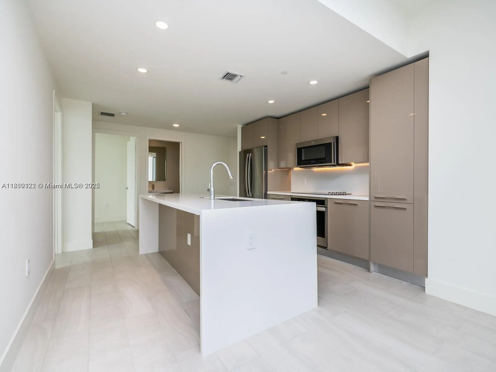 2000 Metropica Way, #2509