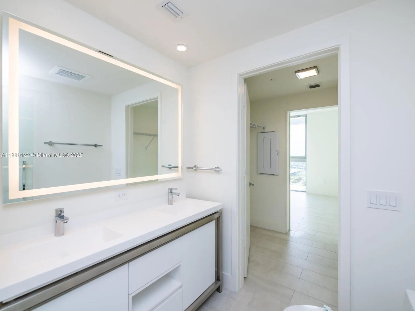 2000 Metropica Way, #2509