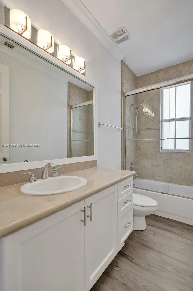 1115 NE 14th Ave