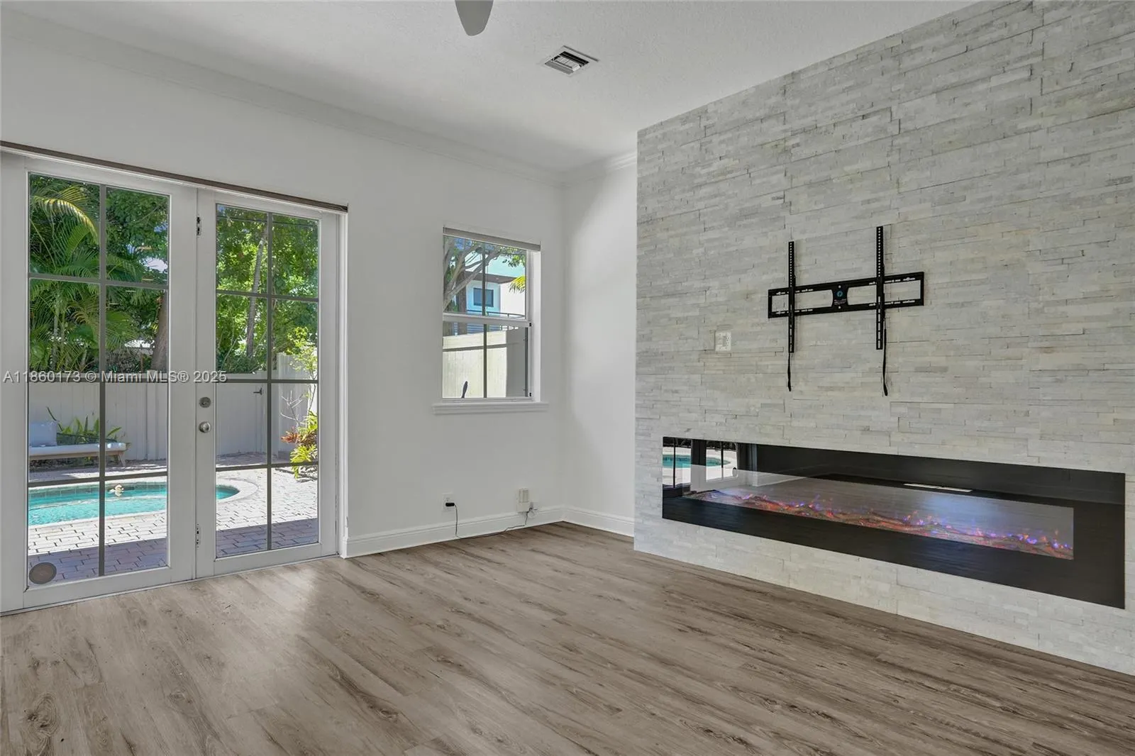 1115 NE 14th Ave