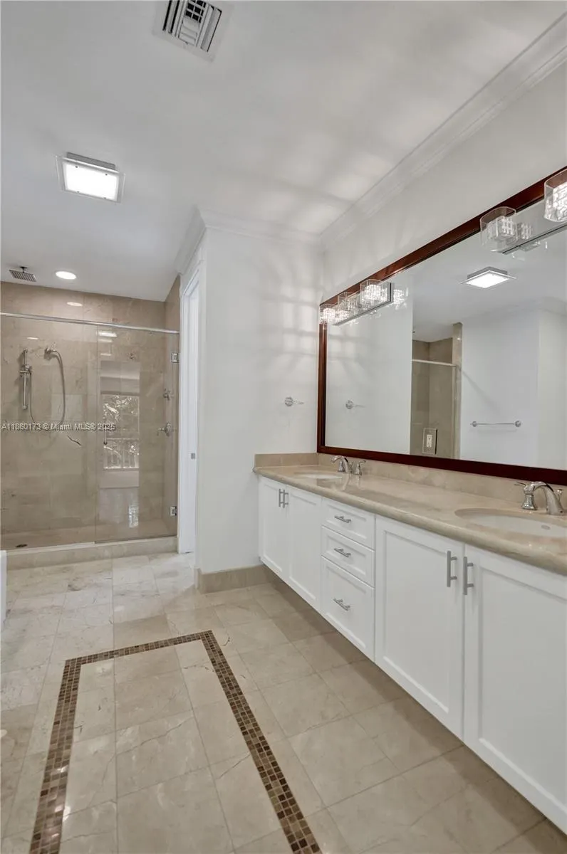 1115 NE 14th Ave