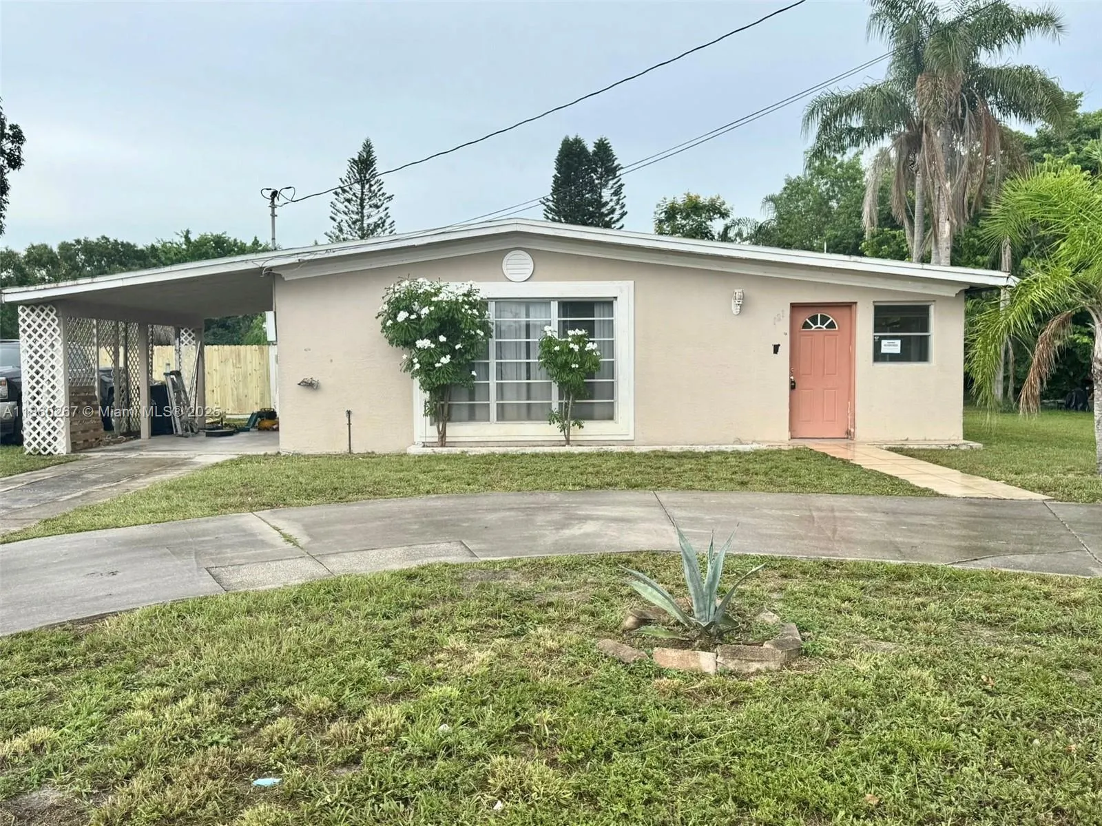121 NE Prima Vista Blvd