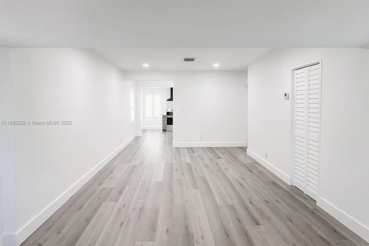 307 SW 15th St