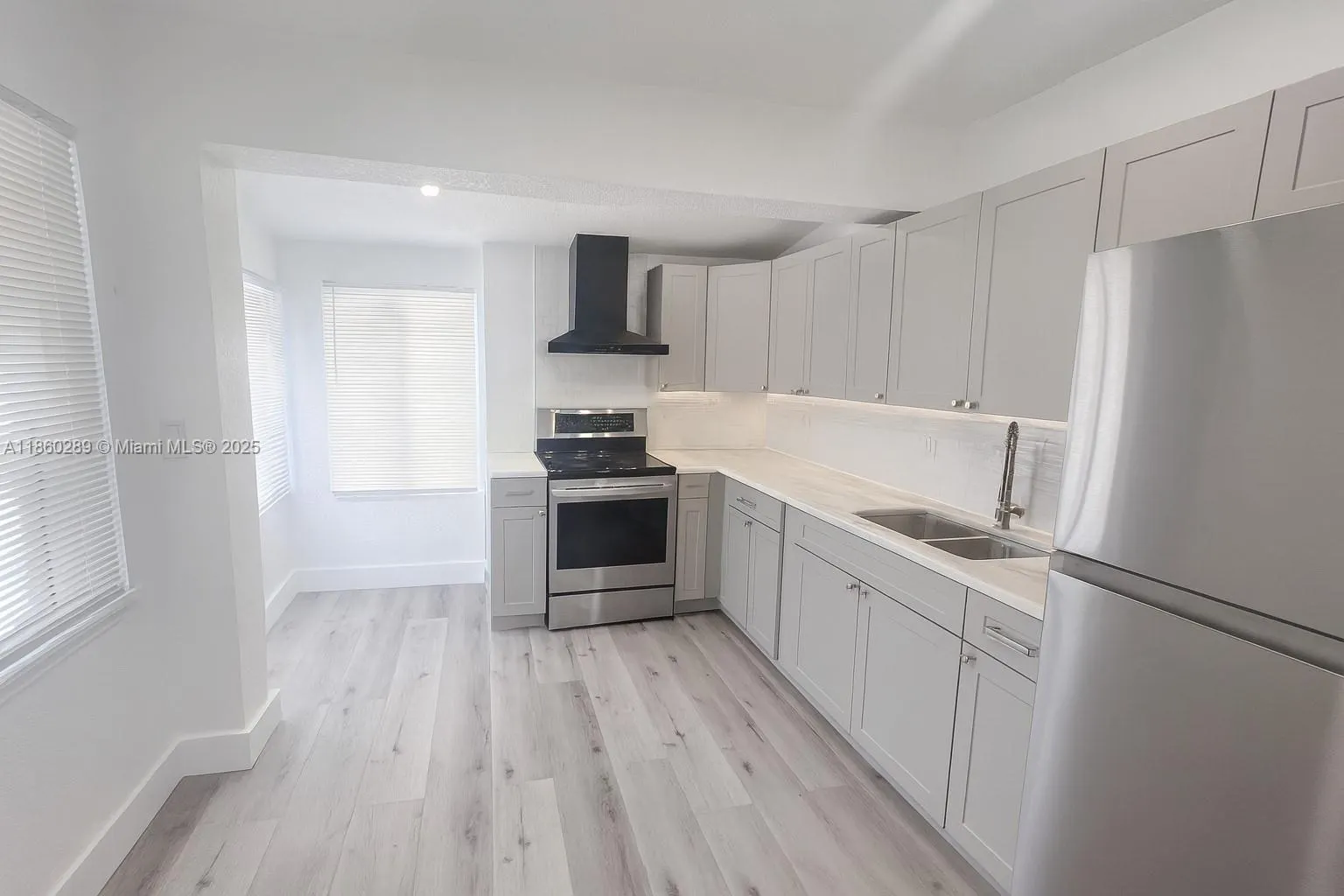 307 SW 15th St