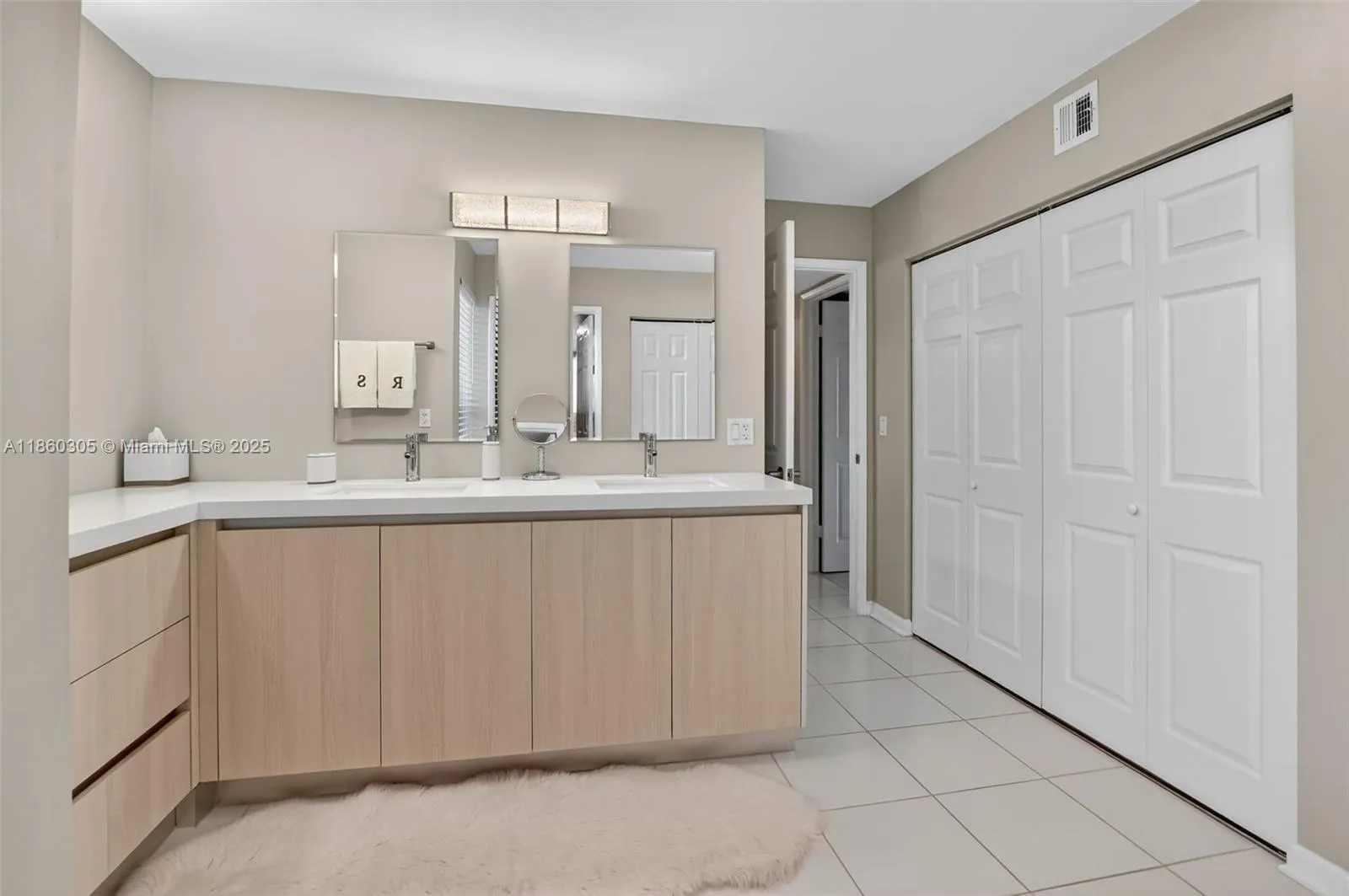 5901 Camino Del Sol, #207