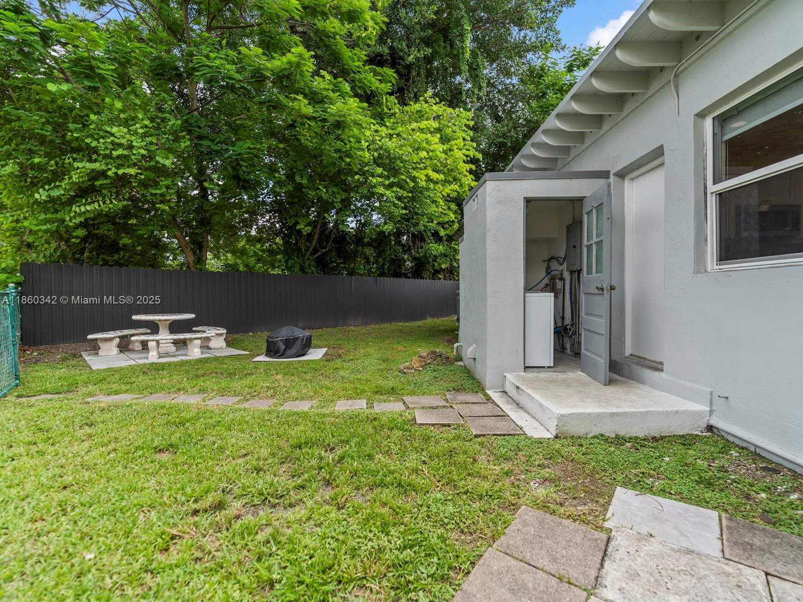 201 Flagler Dr