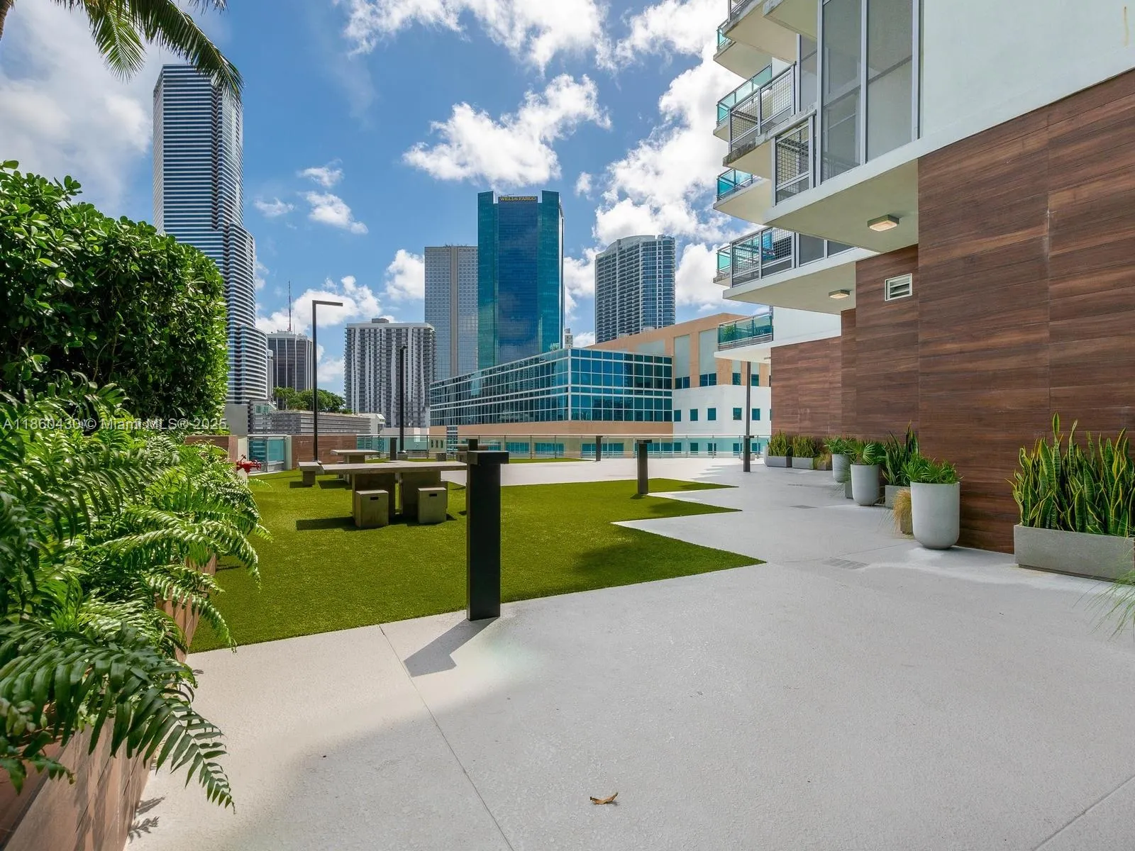 350 S MIAMI AVE, #2214
