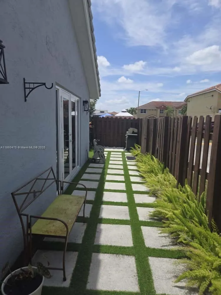 18816 NW 52nd Ct