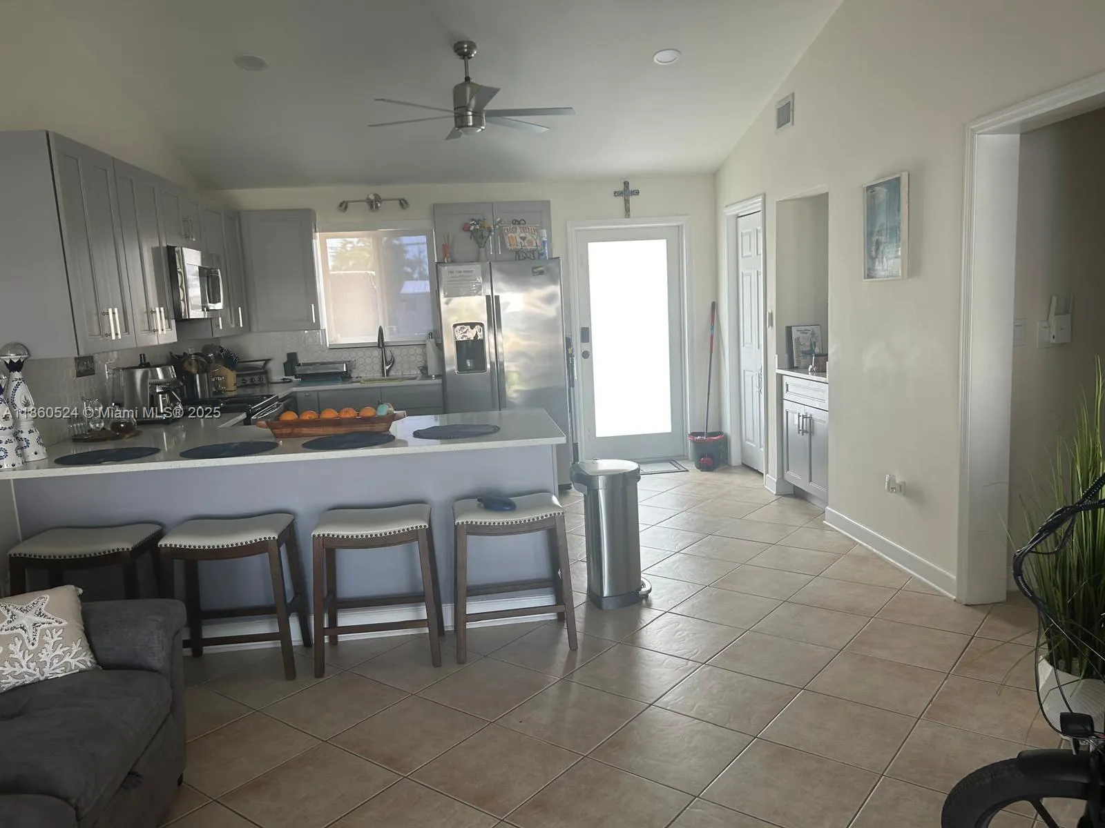 160 10th St