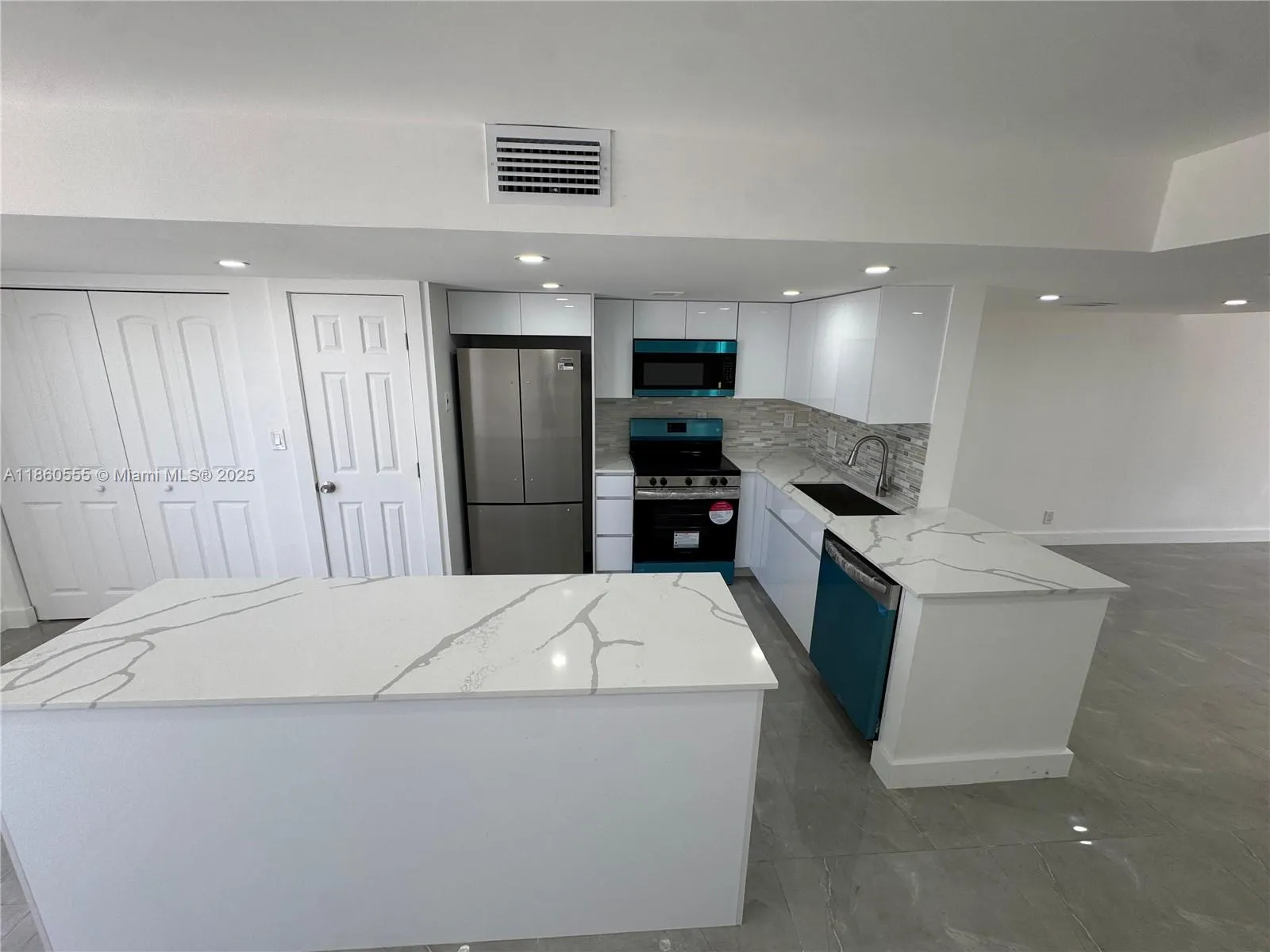 2318 NE 7th St, #34