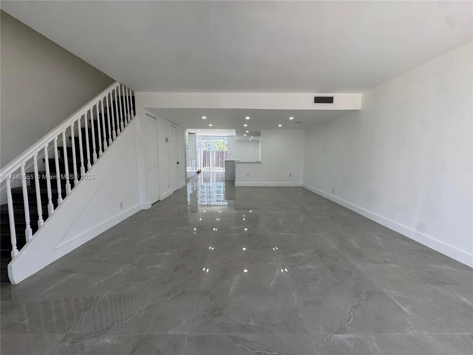 2318 NE 7th St, #34