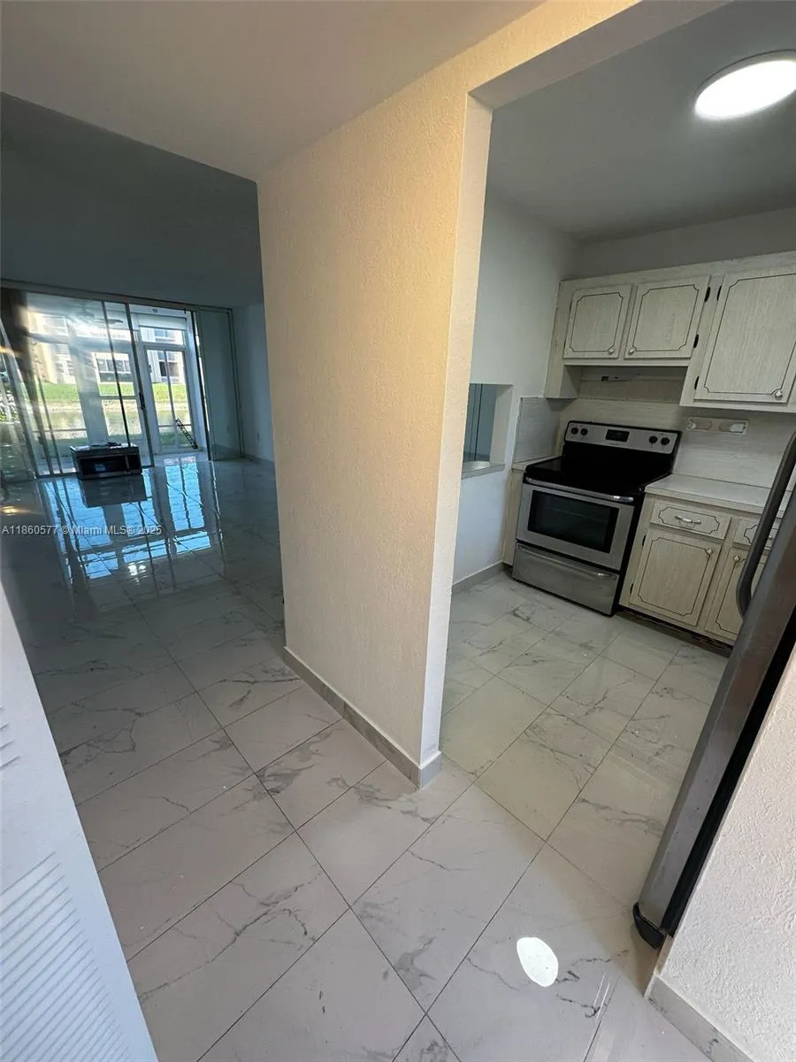 8951 Sunrise Lakes Blvd, #105