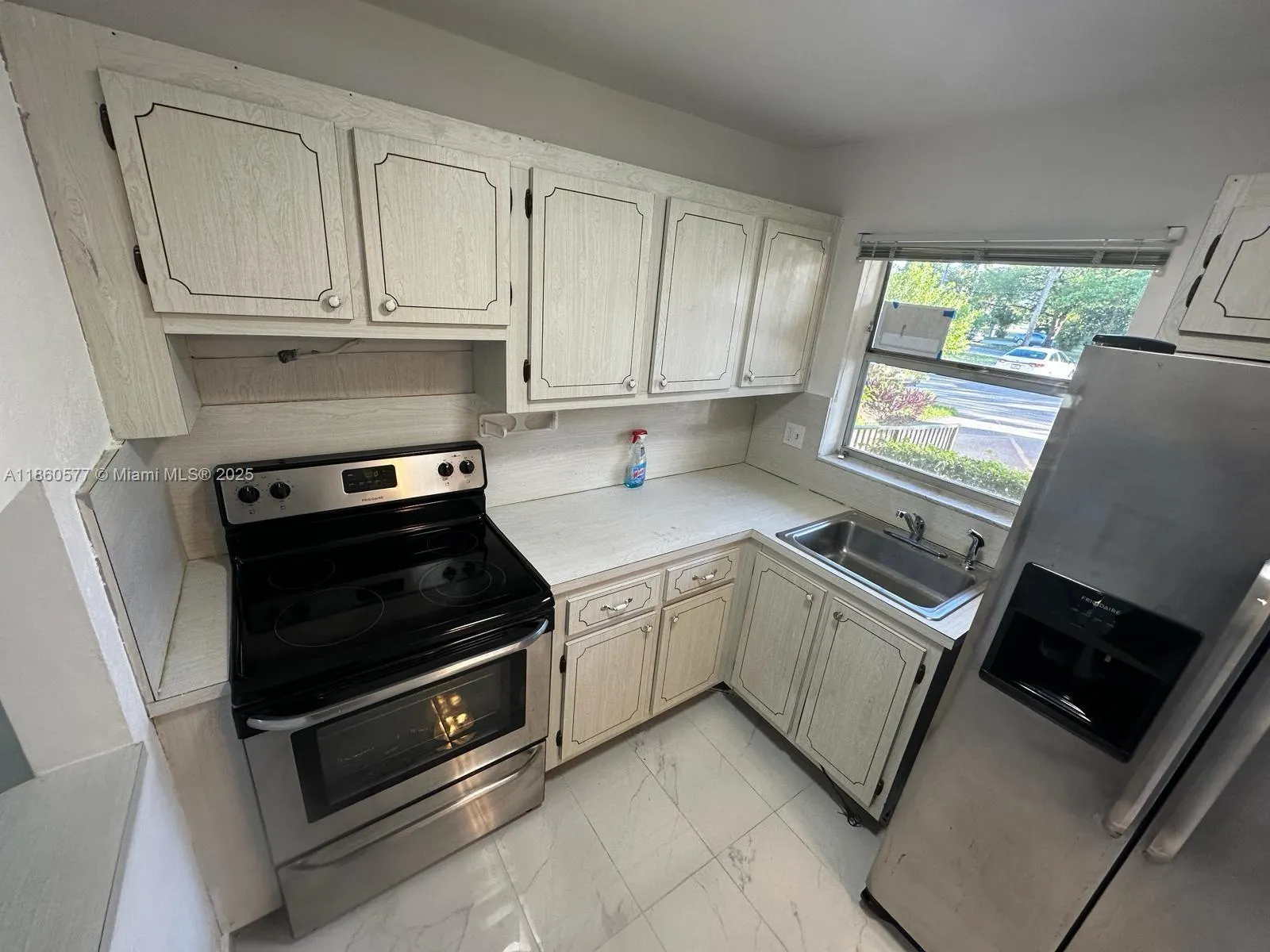 8951 Sunrise Lakes Blvd, #105