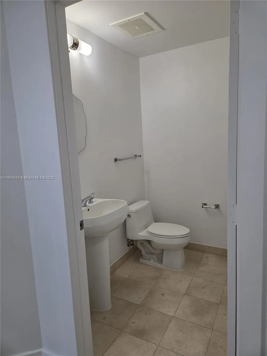 1050 Brickell Ave, #2514
