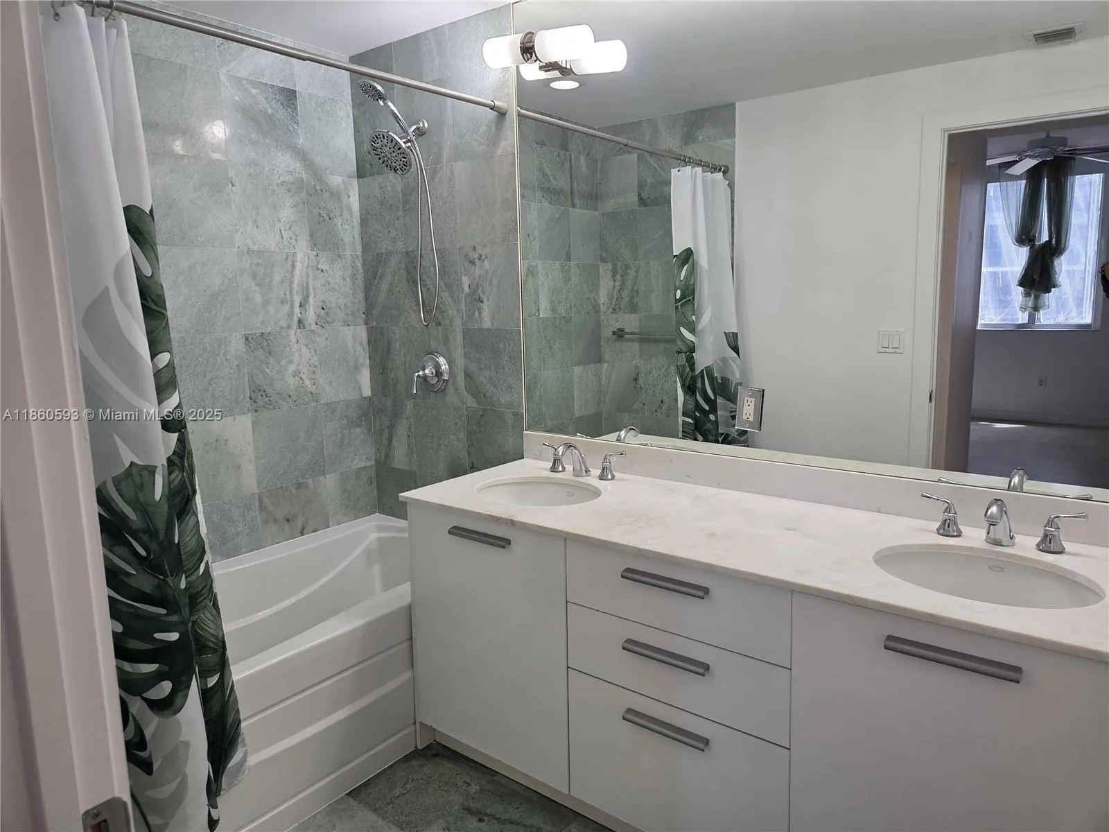 1050 Brickell Ave, #2514