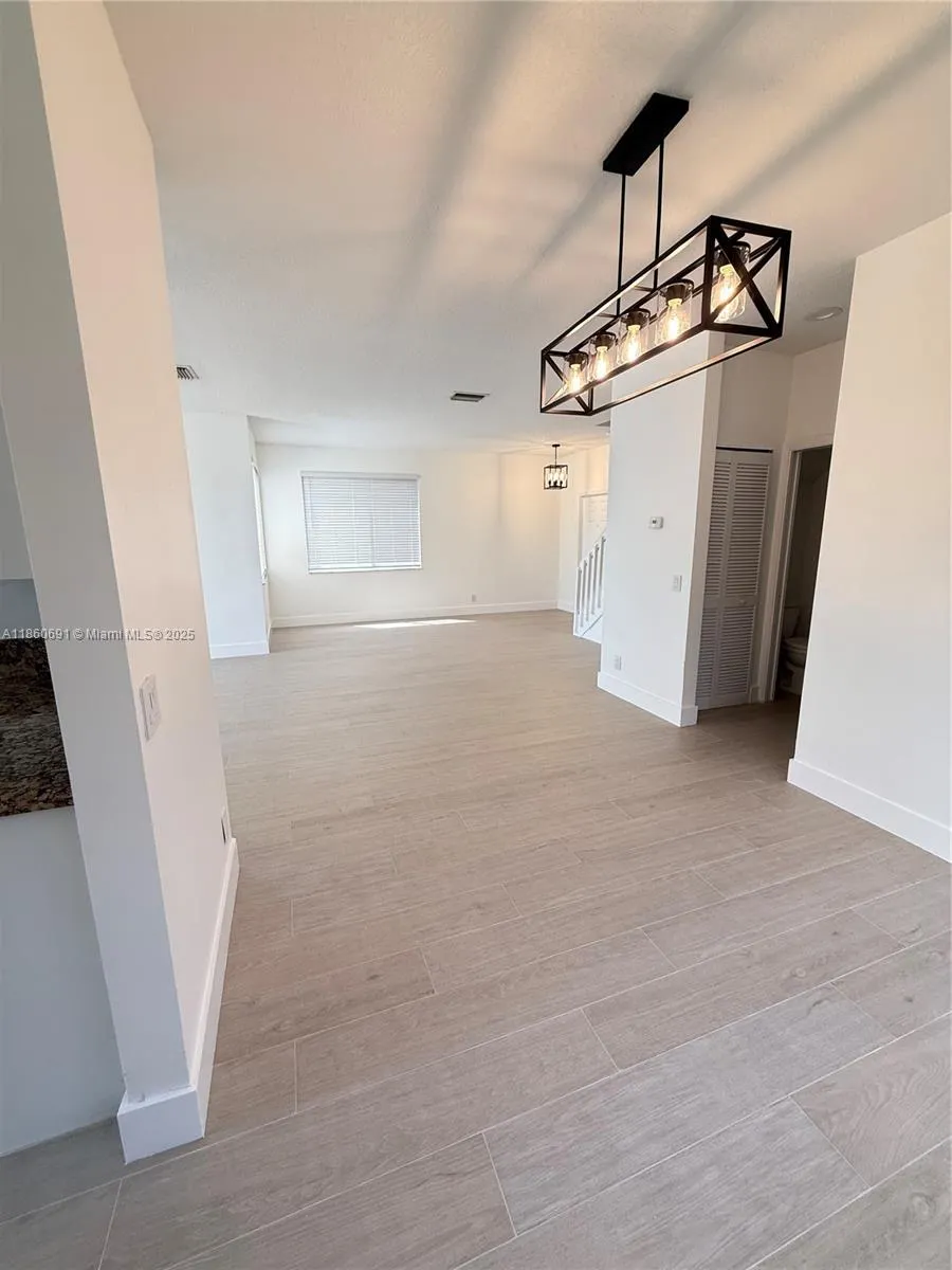 1421 Presidio Dr