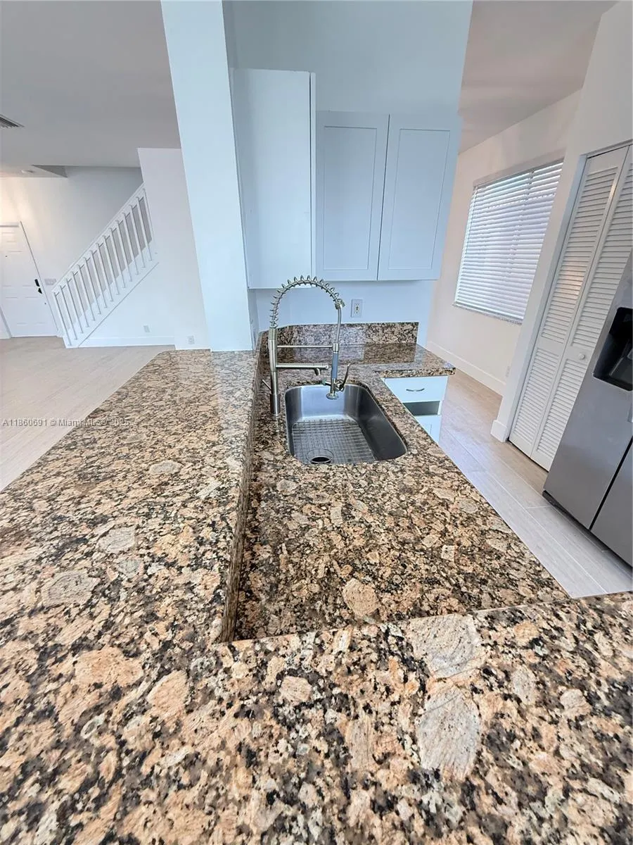 1421 Presidio Dr