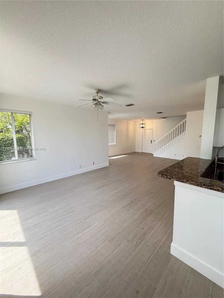 1421 Presidio Dr