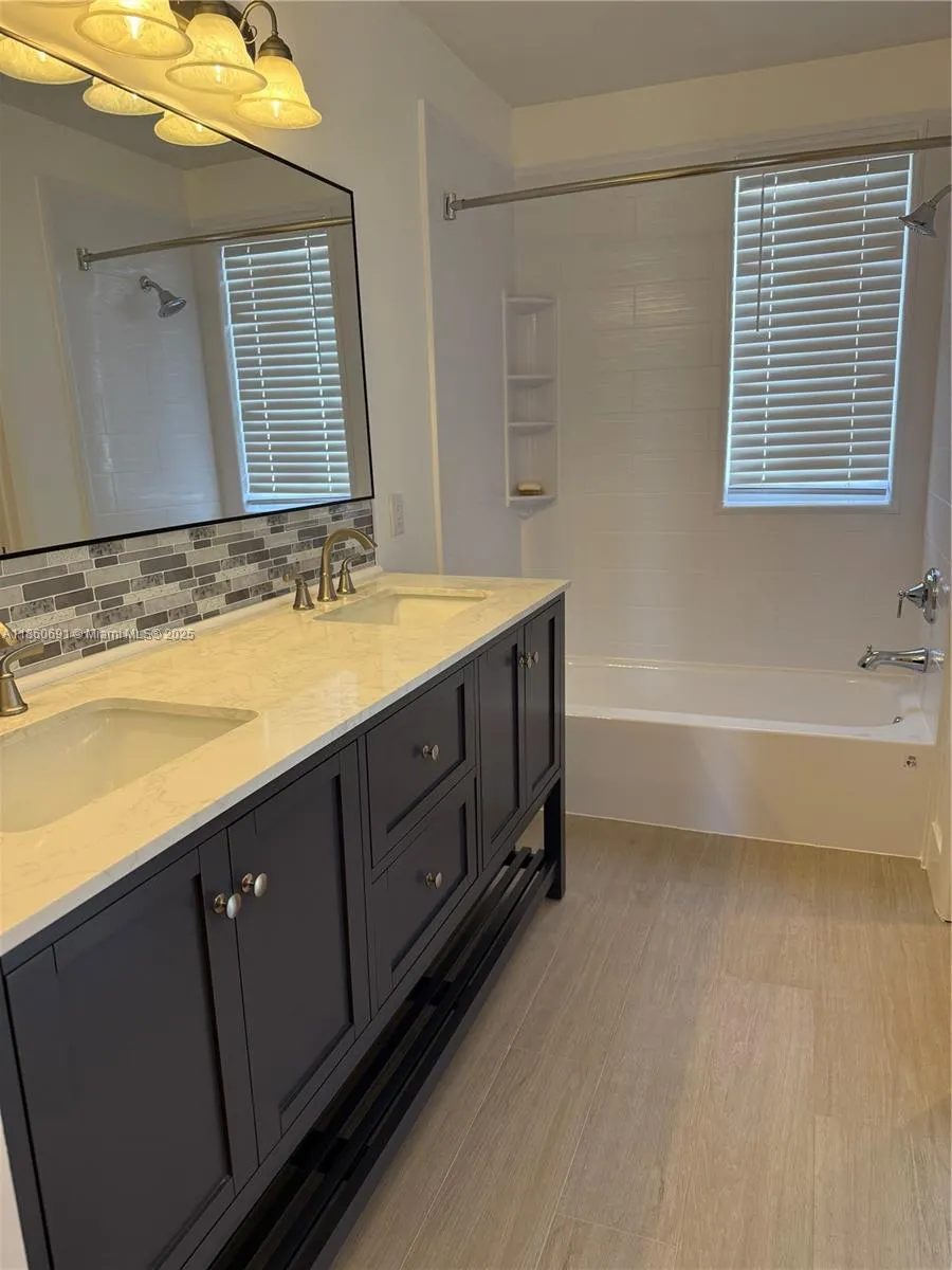 1421 Presidio Dr